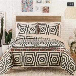 Jungalow Hypnotic quilt/comforter | size king